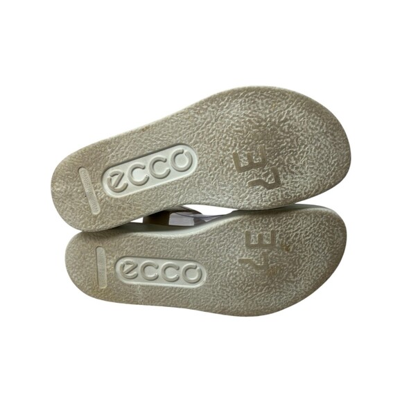 Ecco Sandals Women's Size 6 Gold Leather Strappy Hook & Loop Closure Flats Flowt - Picture 9 of 10